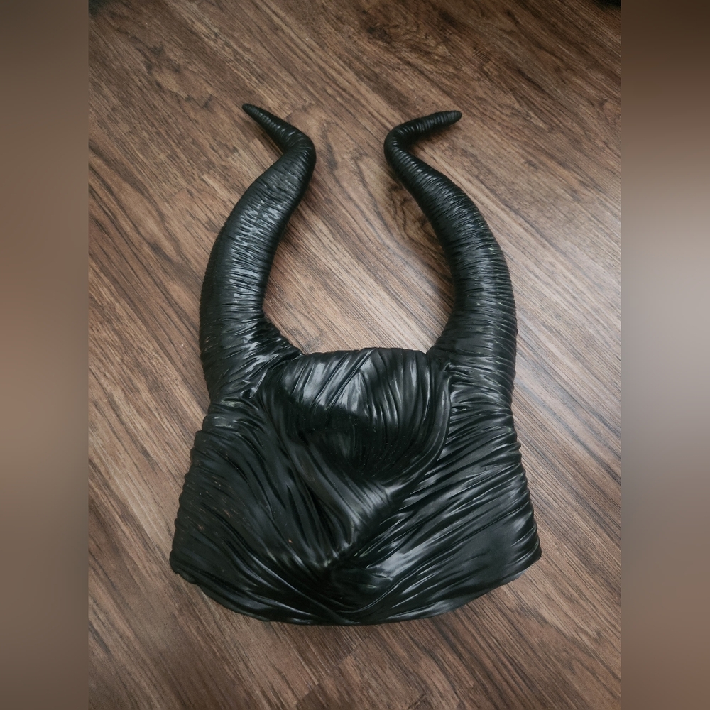 Maleficient Head Piece - Picture 2 of 3